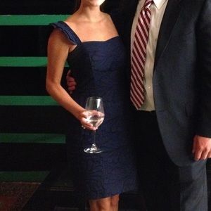 Navy Lily Pulitzer dress w/ Flutter Sleeve Detail